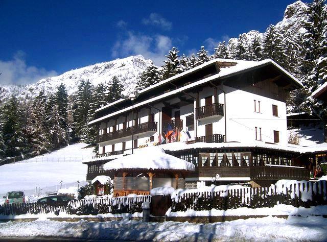 Hotel Pineta Castione della Presolana Exterior foto